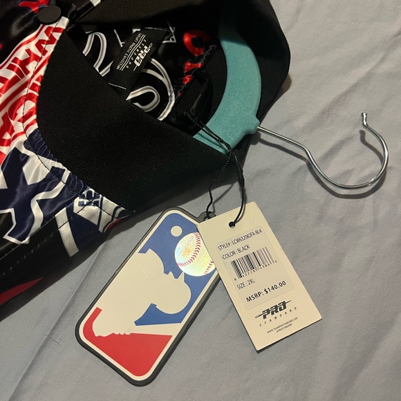 Men's Chicago White Sox Pro Standard Black Allover Print Satin Full-Snap Jacket - Picture 3 of 10